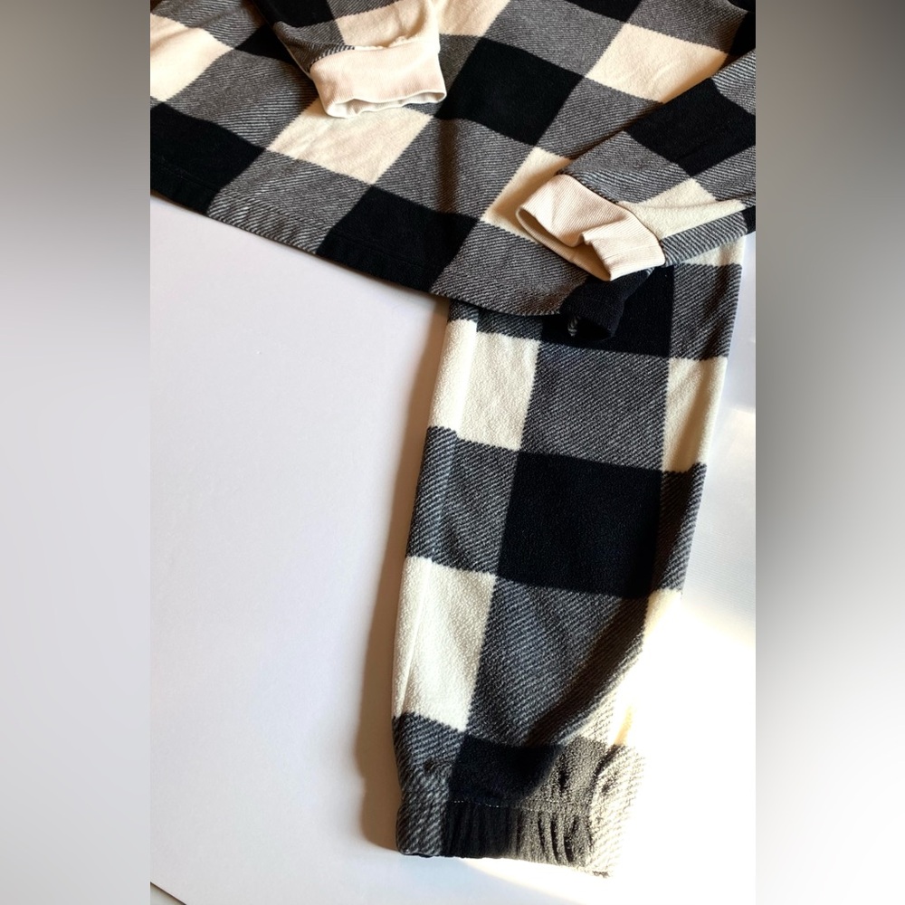 Old Navy Black and Cream Buffalo Check Cold Weather Pajama Set, Large Tall - Picture 8 of 8